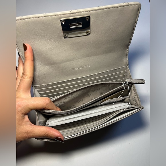 🩶NWT MICHAEL KORS WALLET🩶 - Picture 5 of 7